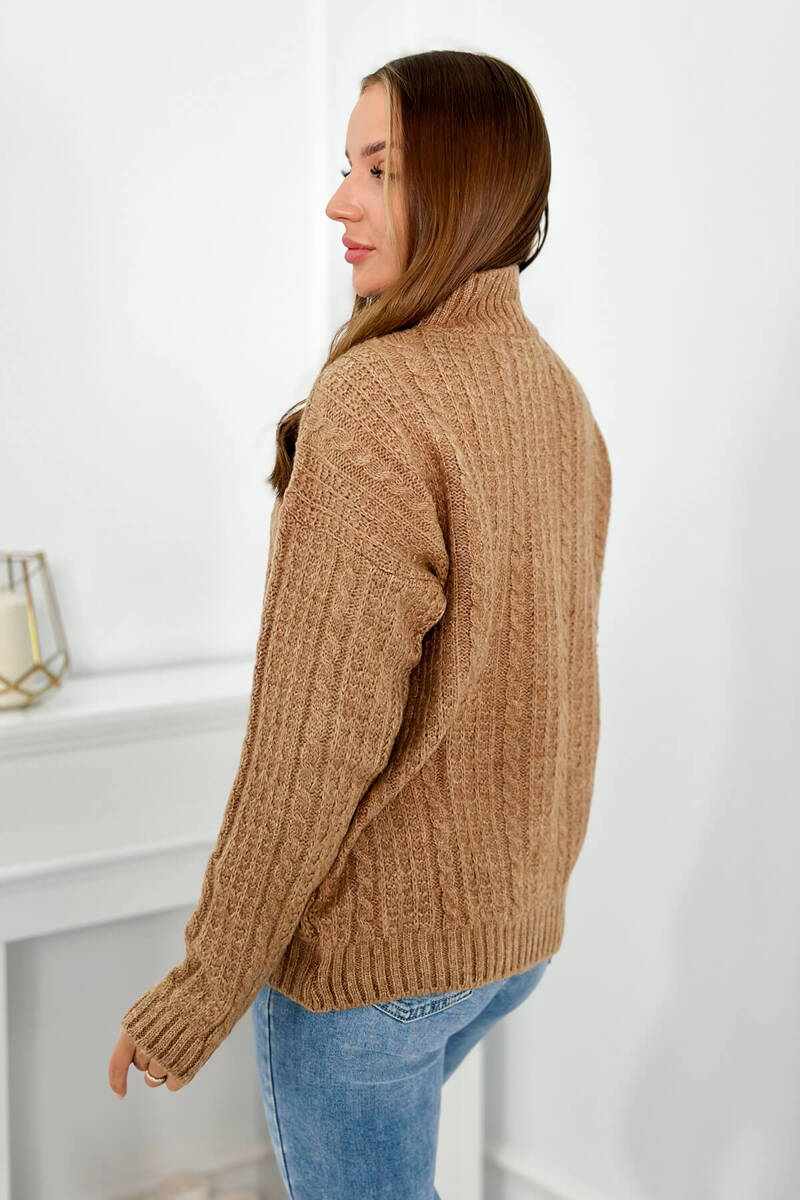 Sweter z półgolfem camelowy