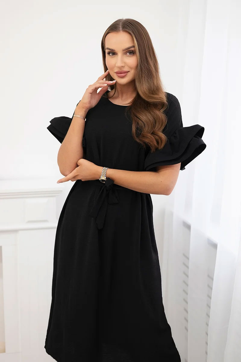 Czarna sukienka z ozdobnymi rękawami
